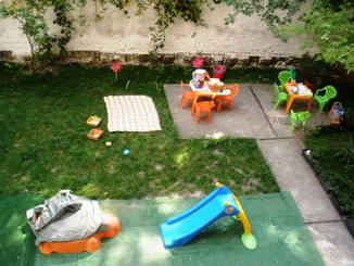 Kép a kerti játékokról a családi bölcsiben